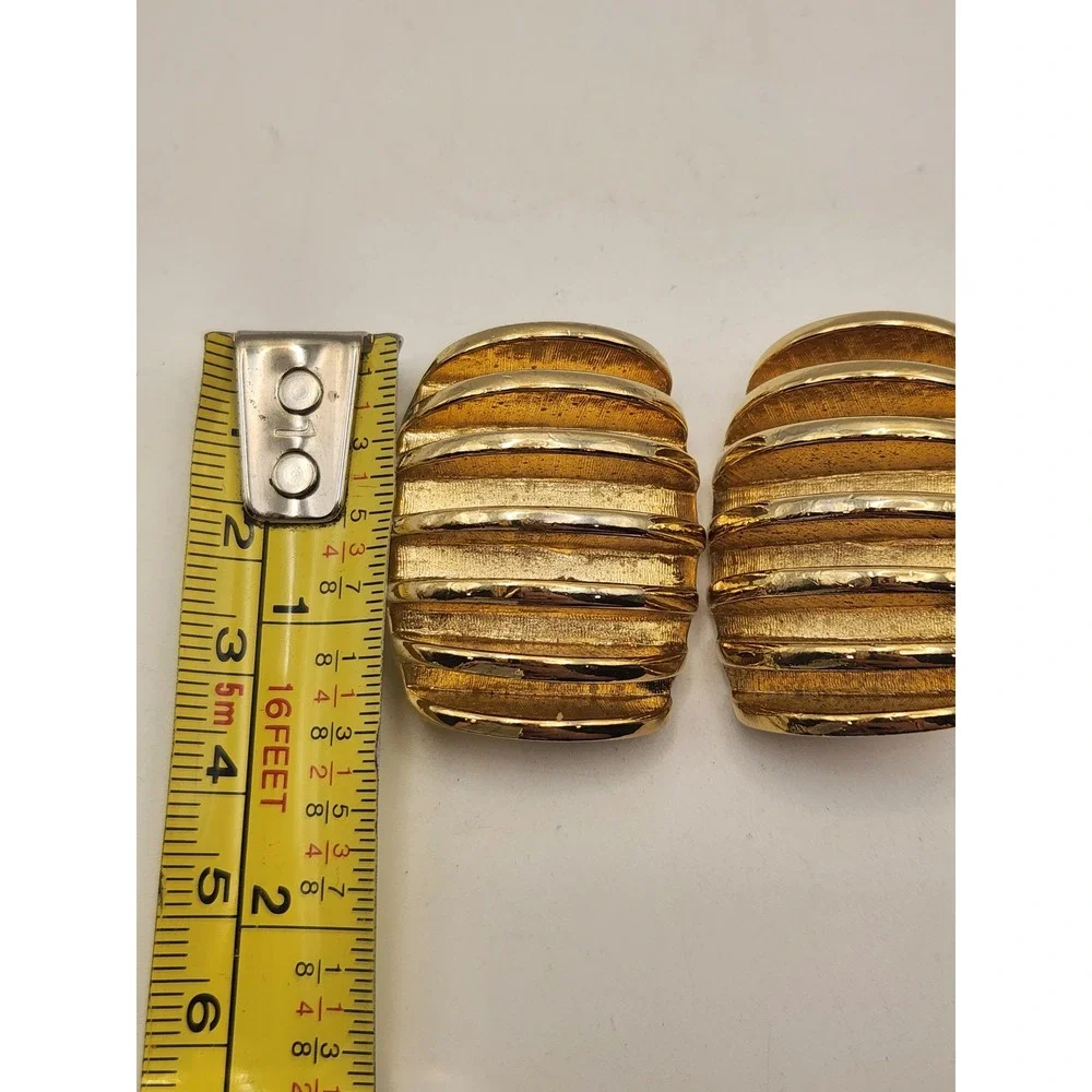 Givenchy Vintage Gold Tone Ribbed Tiered Clip On Earrings Paris New York 4G Logo - Picture 5 of 6